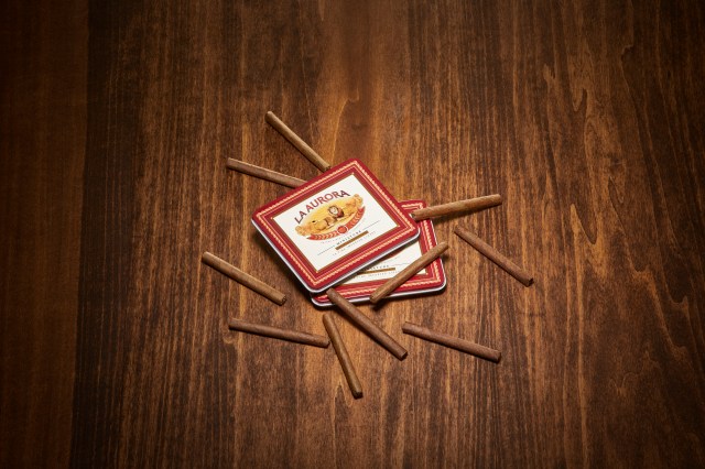 La Aurora Finos and Miniature Formats: The Perfect Small Cigars for the Cooler Days to Come