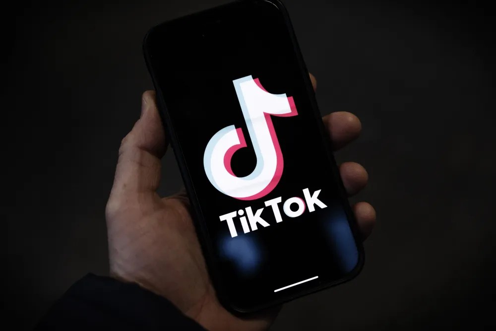 The Cigar Guys Celebrate the Return of TikTok After a Brief Ban