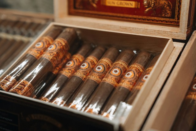 Cheap cigars vs expensive cigars: how to instantly tell the difference without seeing the price tag